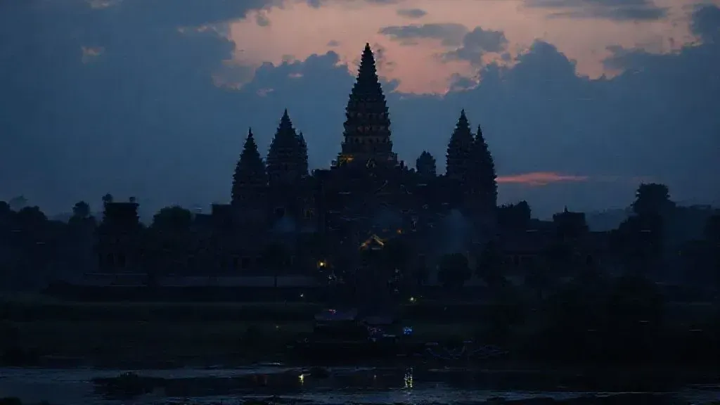 Cambodia Warns: Thai Bombs Endanger Displaced Civilians and Tourist Sites